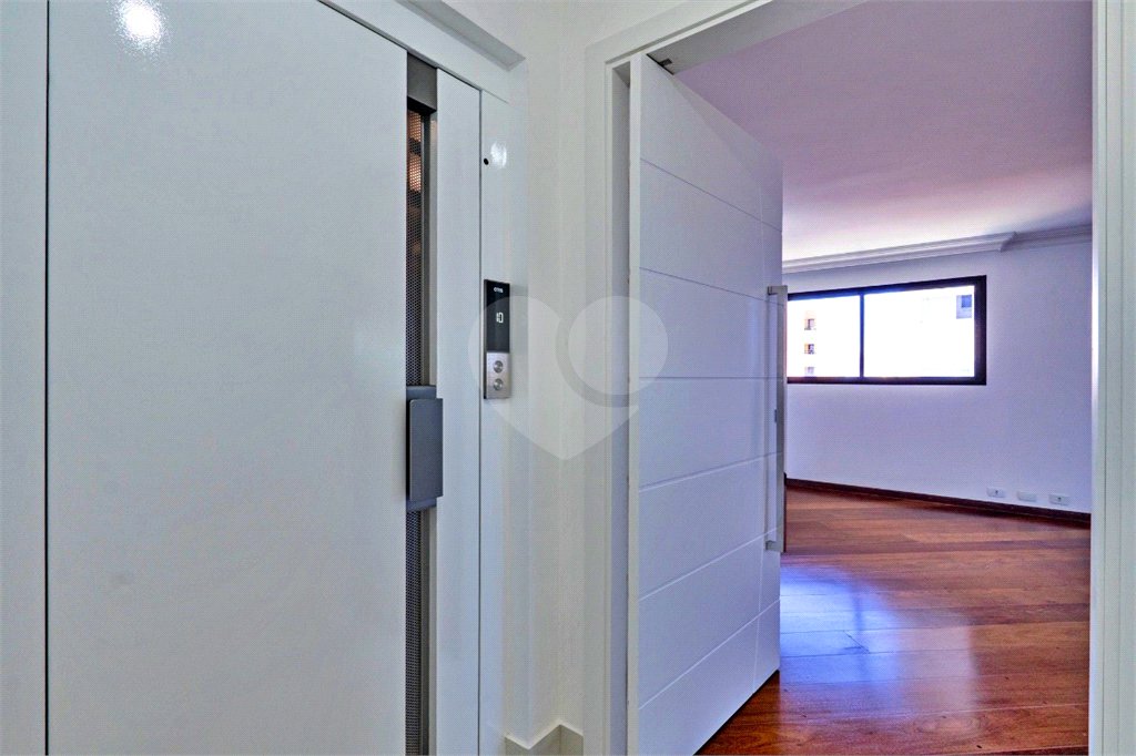 Apartamento à venda com 3 suítes em Campo Belo, São Paulo, SP