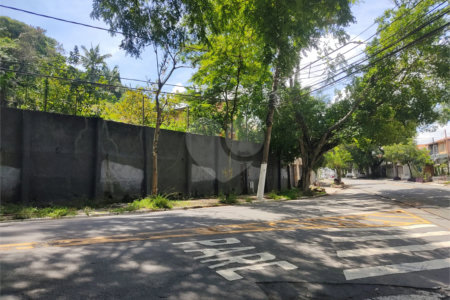 Terreno à venda em Jardim Petrópolis, São Paulo, SP
