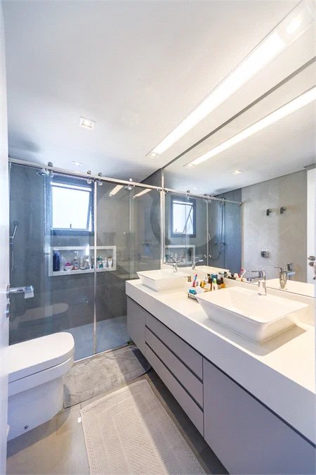 Apartamento de 149,51m2, 3 dormitórios, 1 suíte, toalete social, living 2 ambientes, 2 vagas fixas e lazer completo em Higienópolis.
