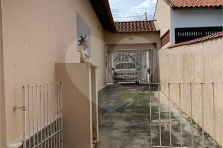 Casa Térrea à venda com 3 quartos no Centro, Poá, SP
