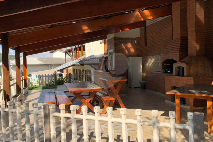 Casa à venda com 5 quartos, sendo 2 suítes, em Serra da Cantareira, Mairiporã, SP