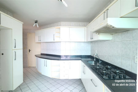 Apartamento à venda com 3 quartos, sendo 1 suíte, em Vila Gilda, Santo André, SP