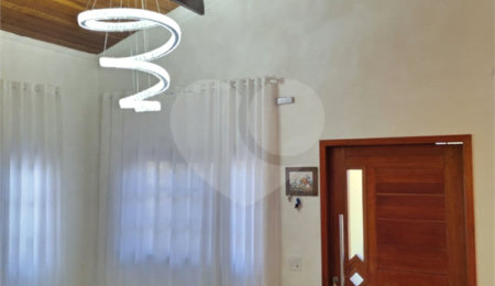 Casa à venda com 3 quartos, sendo 1 suíte,  em Vitória Régia, Atibaia, SP