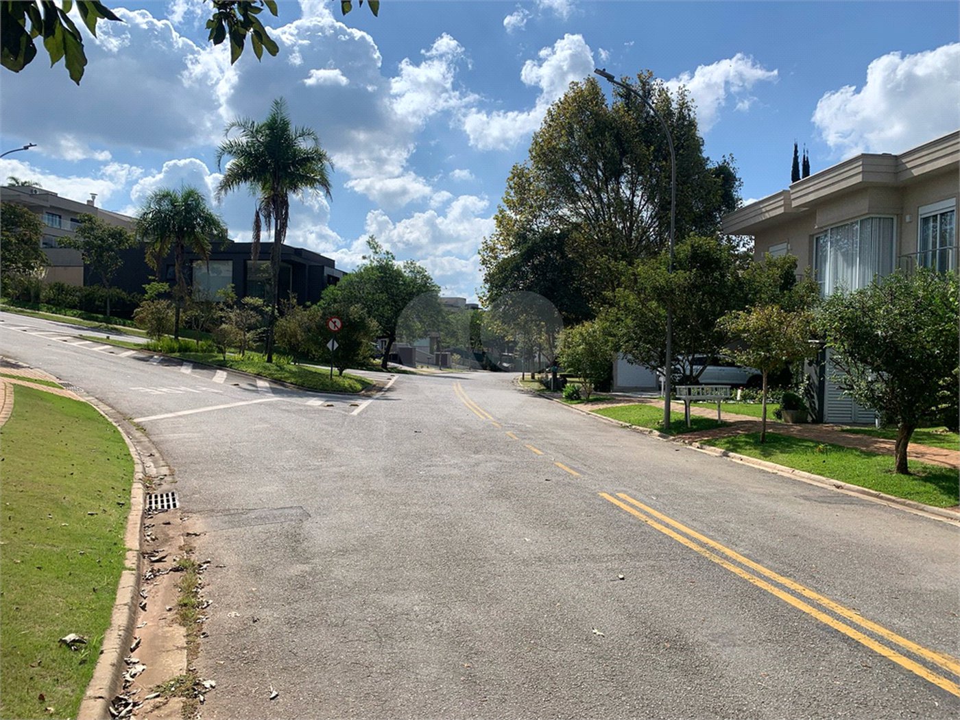 Casa à venda ou para alugar com 4 suítes no condomínio Residencial Gênesis 1, Santana de Parnaíba - SP