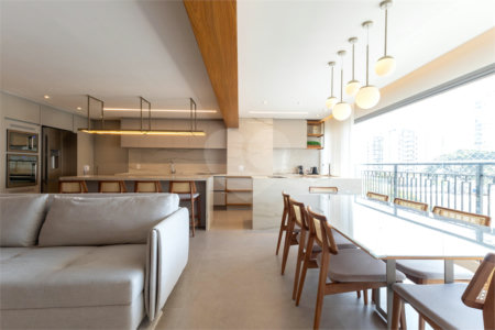 Apartamento à venda com 3 suítes em Moema, São Paulo, SP