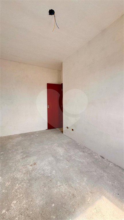Casa à venda com 3 quartos, sendo 1 suíte, no condomínio Miguel Comitre, Poá - SP