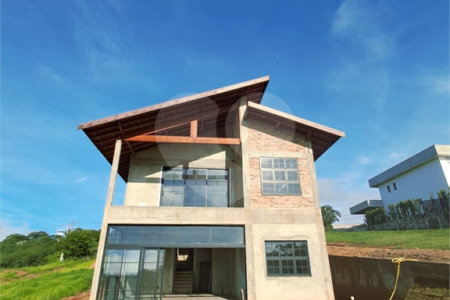 Casa à venda com 3 suítes no condomínio Village Porto Feliz, Porto Feliz - SP