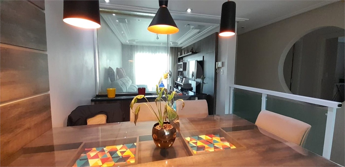 Sobrado à venda com 3 quartos, sendo 2 suítes,  em Vila Pires, Santo André, SP