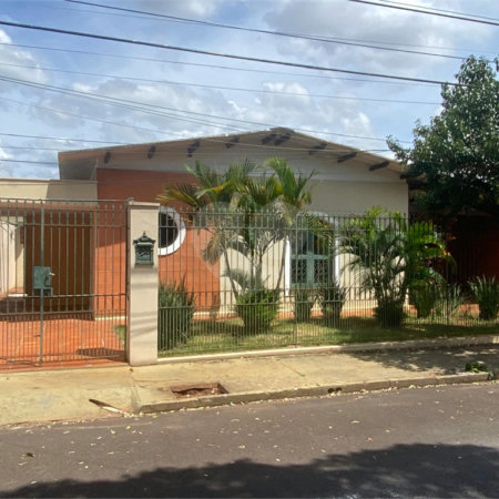 Casa à venda com 3 quartos em Jardim do Carmo, Araraquara, SP