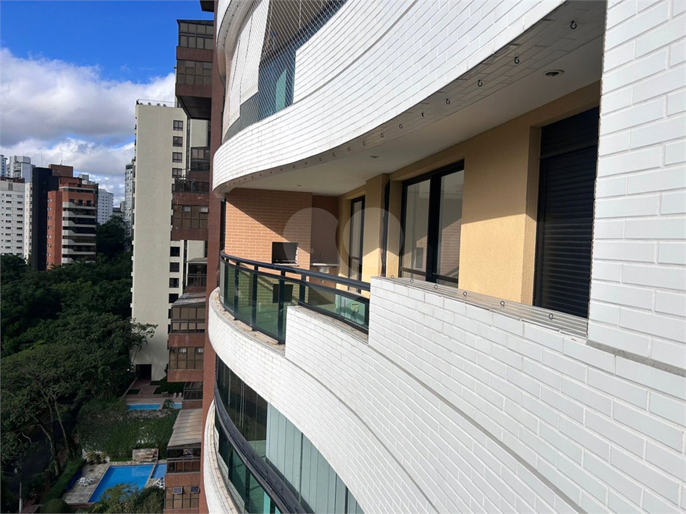 Apartamento à venda com 3 suítes em Vila Suzana, São Paulo, SP