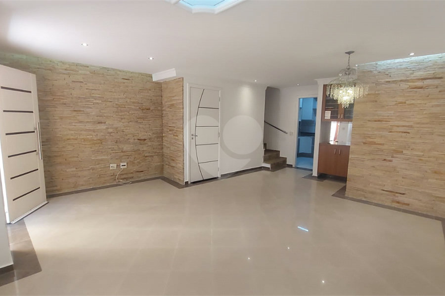 Casa para alugar com 3 quartos, sendo 1 suíte, no condomínio Santanna, São Paulo - SP