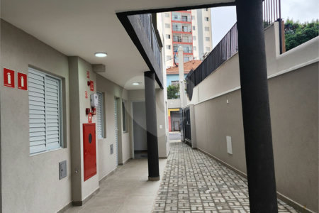 Casa à venda com 2 quartos, sendo 1 suíte, no condomínio Residencial Sanches, São Paulo - SP
