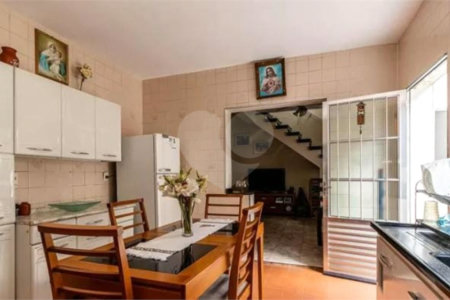 Sobrado à venda com 4 quartos, sendo 1 suíte,  em Vila Dalila, São Paulo, SP