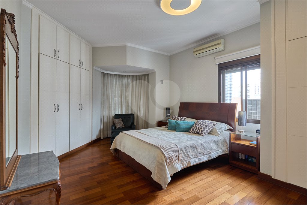 Apartamento à venda com 4 quartos, sendo 3 suítes, em Campo Belo, São Paulo, SP