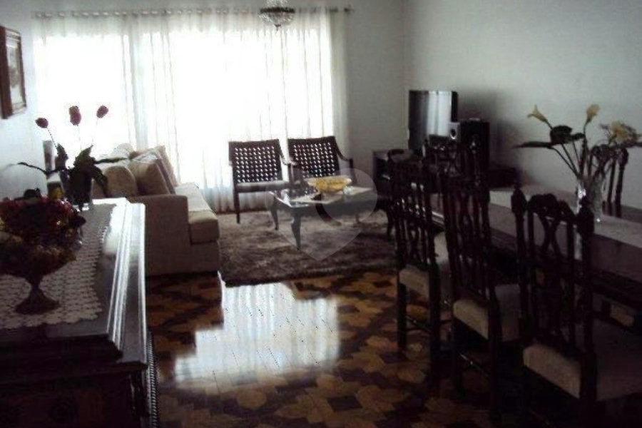 Sobrado à venda com 3 quartos, sendo 1 suíte, em Vila Paulicéia, São Paulo, SP