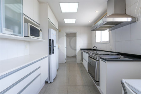 Apartamento à venda com 3 suítes em Brooklin, São Paulo, SP