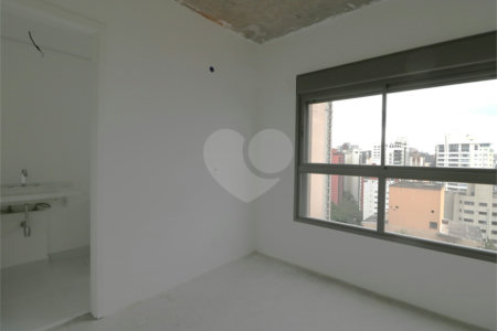 Apartamento à venda com 3 suítes em Moema, São Paulo, SP