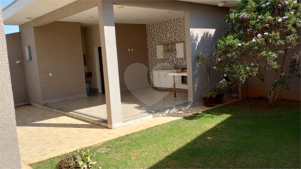 Casa à venda com 3 suítes no condomínio Picollo, Louveira - SP