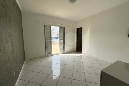 Casa à venda com 3 quartos, sendo 1 suíte,  em Vila Leonor, Guarulhos, SP