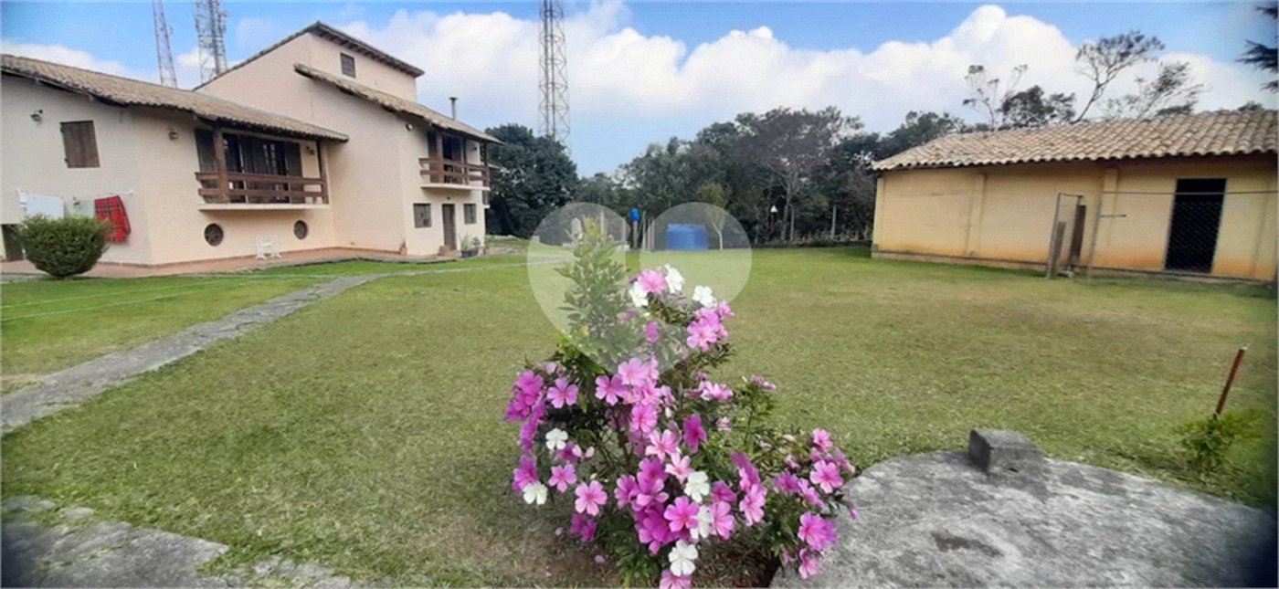 Sobrado à venda com 5 quartos, sendo 1 suíte, em Olho D'água, Mairiporã, SP