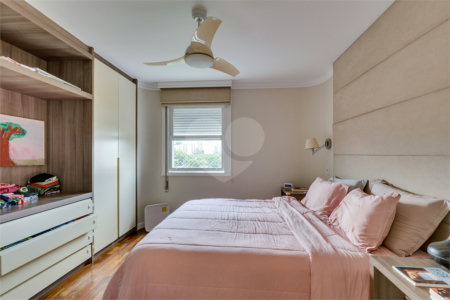 Apartamento à venda com 4 quartos, sendo 1 suíte, em Santo Amaro, São Paulo, SP