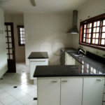 SOBRADO DE 426,0 M² COM 04 SUITES, SALÃO DE FESTAS, 06 VAGAS,06 BANHEIROS E PISCINA PARA LOCAÇÃO OU VENDA NO BARRO BRANCO