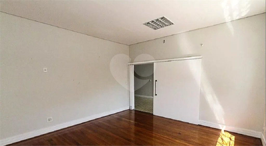 Sobrado à venda no Belenzinho de 208 m² com 6 dormitórios, 4 banheiros e 2 vagas