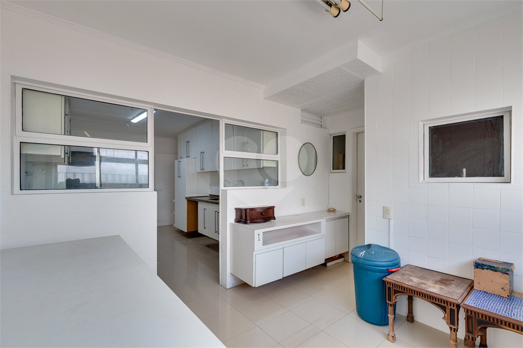 Apartamento à venda com 3 suítes em Real Parque, São Paulo, SP