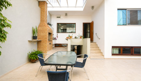 Casa à venda ou para alugar com 4 suítes no condomínio Vila das Emboabas, São Paulo - SP