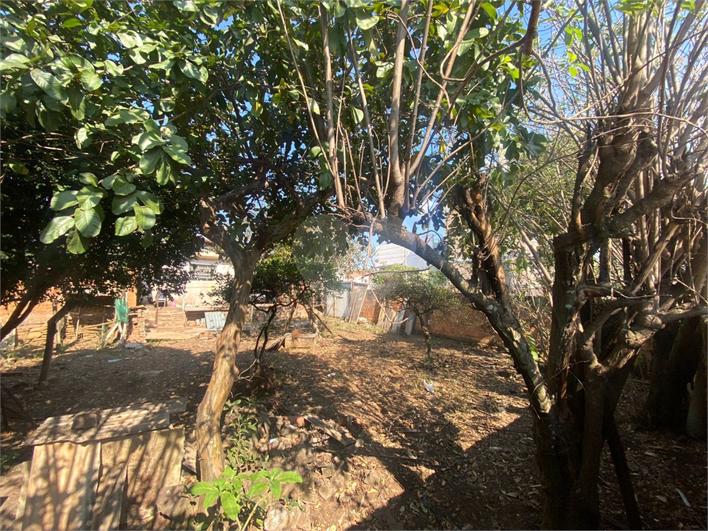 Terreno com 150,00 m² de área .