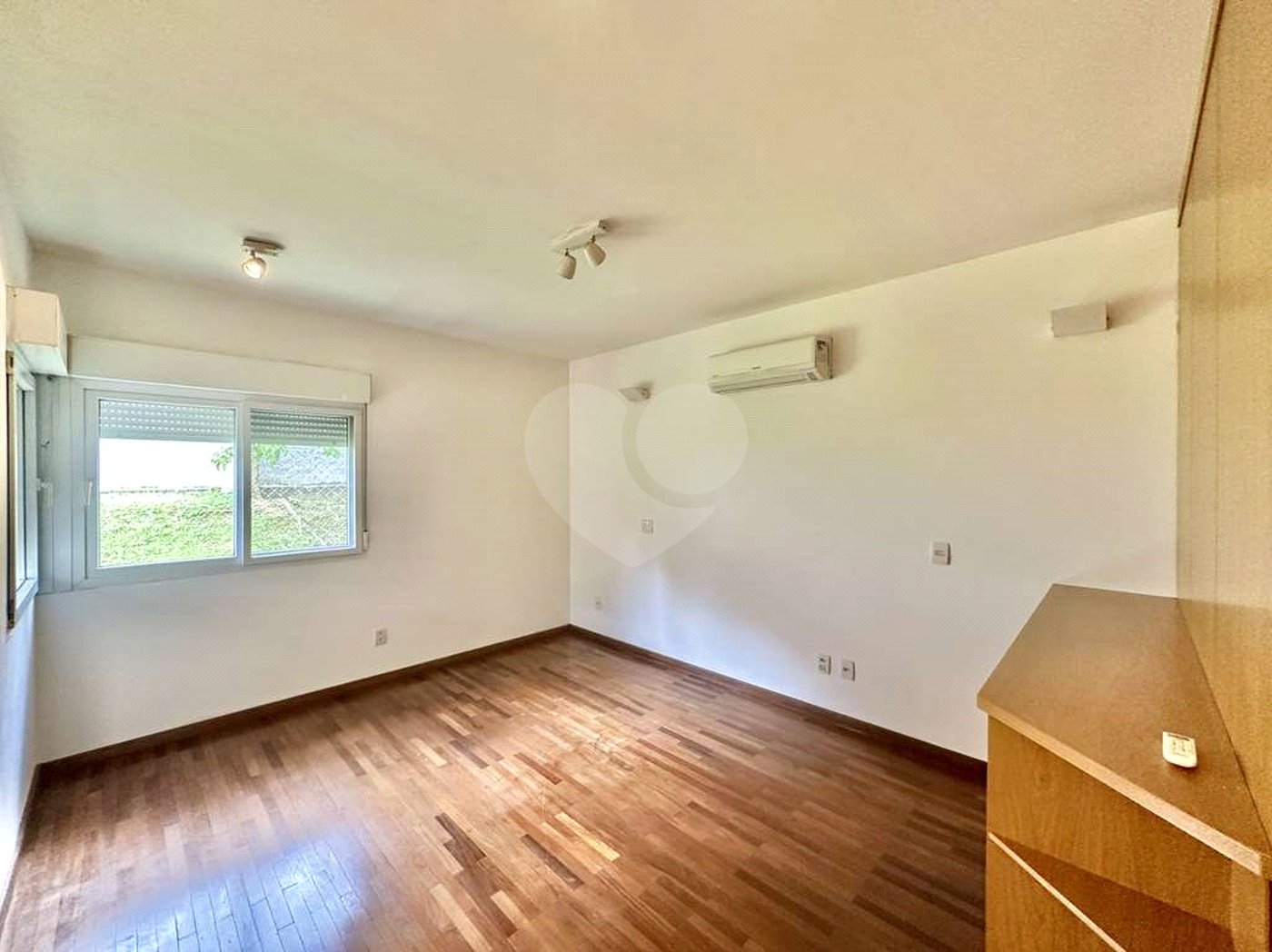 Casa à venda com 4 suítes no condomínio Recanto Impla, Carapicuíba - SP