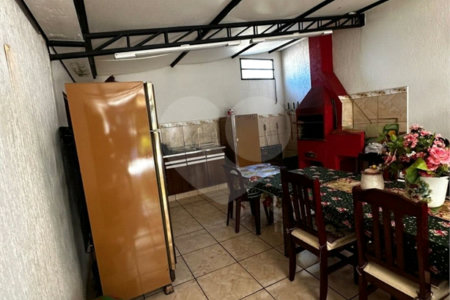 Sobrado à venda com 6 quartos, sendo 1 suíte, no Centro, Ponta Porã, MS
