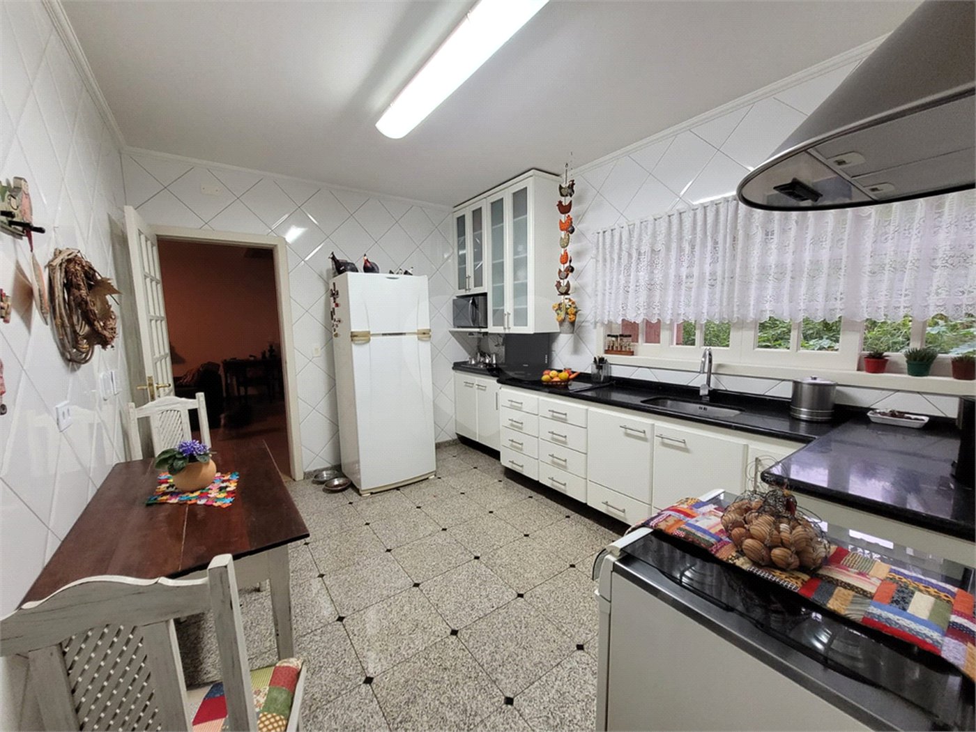 Casa à venda com 3 quartos, sendo 1 suíte, no condomínio Suíça da Cantareira, Mairiporã - SP