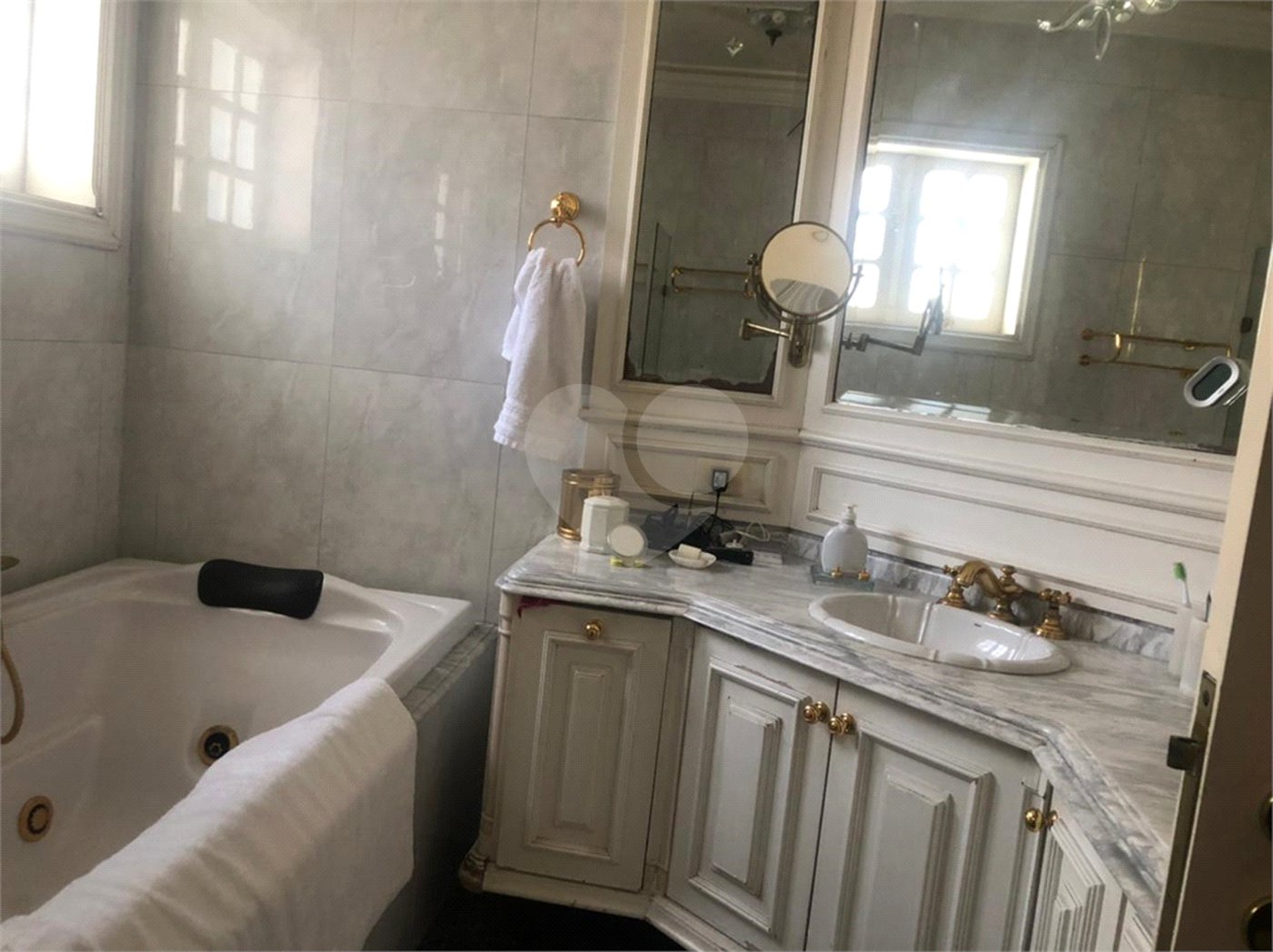 Casa à venda com 4 suítes em Caxingui, São Paulo, SP