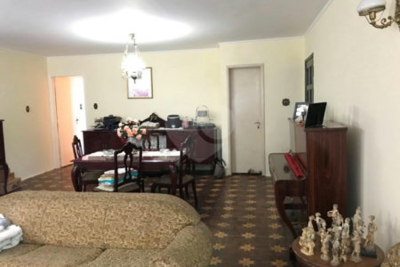 Sobrado à venda com 5 quartos, sendo 1 suíte, em Santa Teresinha, São Paulo, SP
