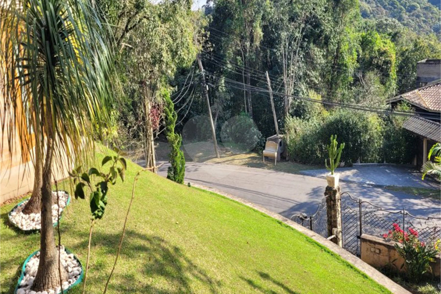Casa à venda com 4 quartos, sendo 2 suítes, no condomínio Alpes da Cantareira, Mairiporã - SP