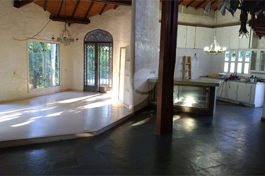 Casa à venda com 3 quartos, sendo 2 suítes, no condomínio Gleba II, Mairiporã - SP