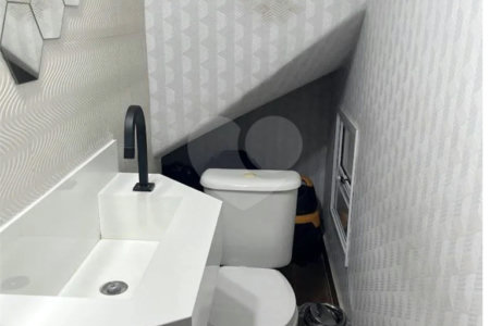 Apto a venda de 230m² no Cambuci com 3 dorms, 5 vagas, 3 suítes. Estuda permuta.