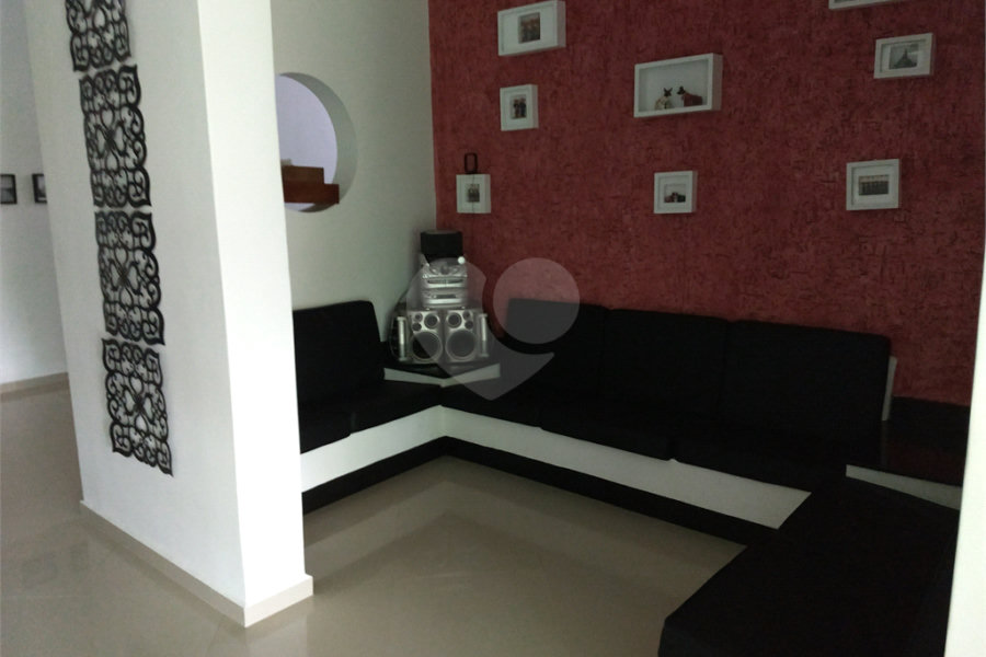 Casa Térrea à venda ou para alugar com 4 suítes em Horto, São Paulo, SP