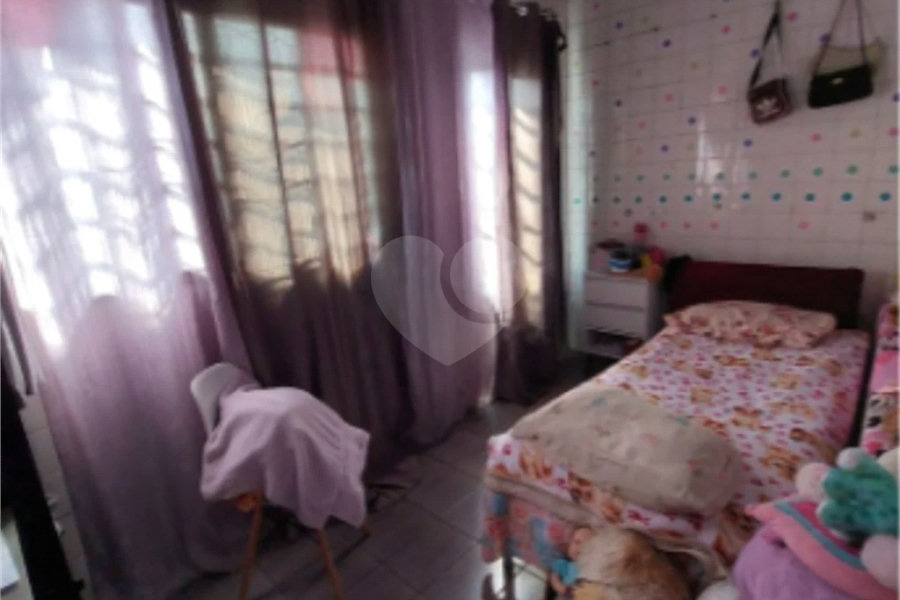 Sobrado à venda com 3 quartos em Vila Mangalot, São Paulo, SP