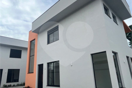 Casa à venda com 3 suítes no condomínio Village Itaguaçu, Atibaia - SP