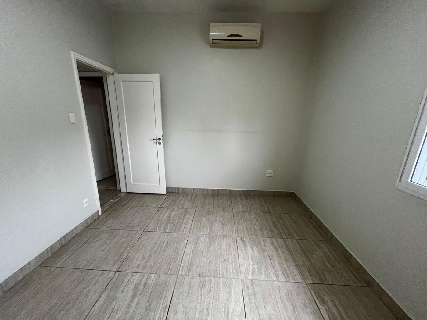 Sobrado com 3 dormitórios à venda, 152 m² por R$ 1.700.000,00 - Embaré - Santos/SP