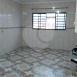 Casa Térrea com 3 dormitórios, sendo 1 suíte.