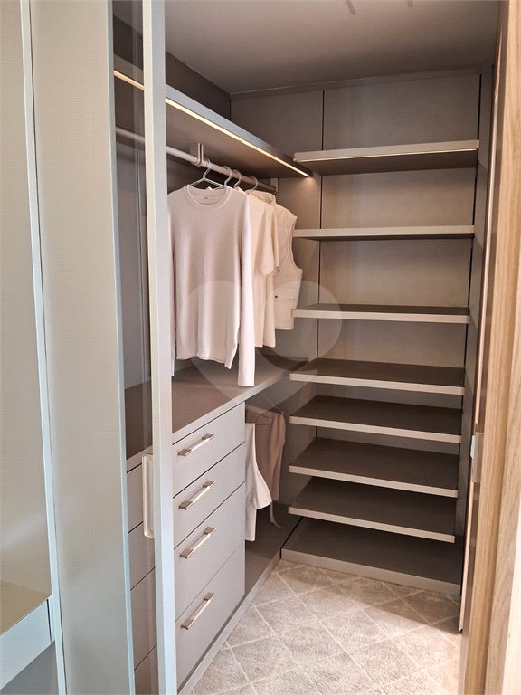Apartamento à venda com 3 suítes em Moema, São Paulo, SP