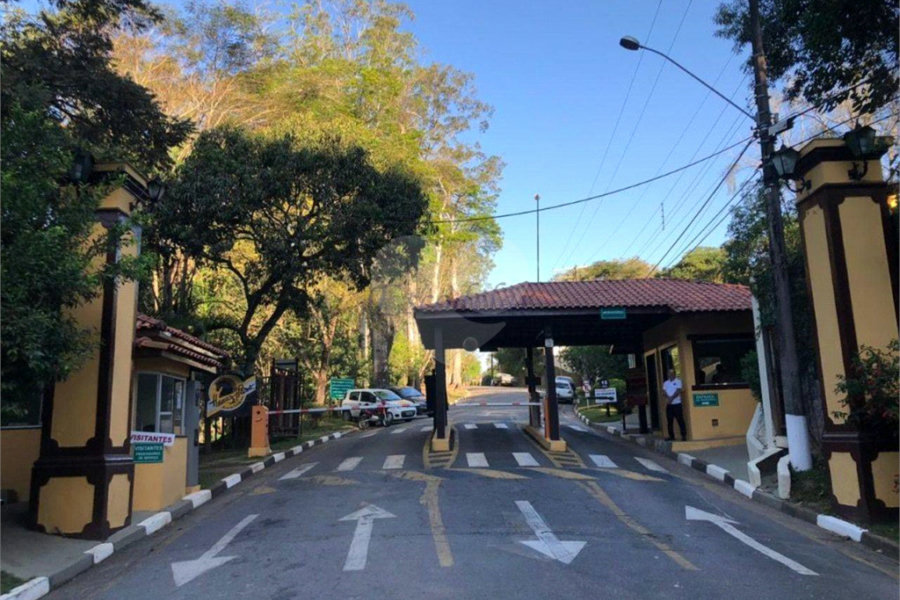 Casa à venda com 4 quartos, sendo 1 suíte, no condomínio Loteamento Haras El Passo, Mairiporã - SP