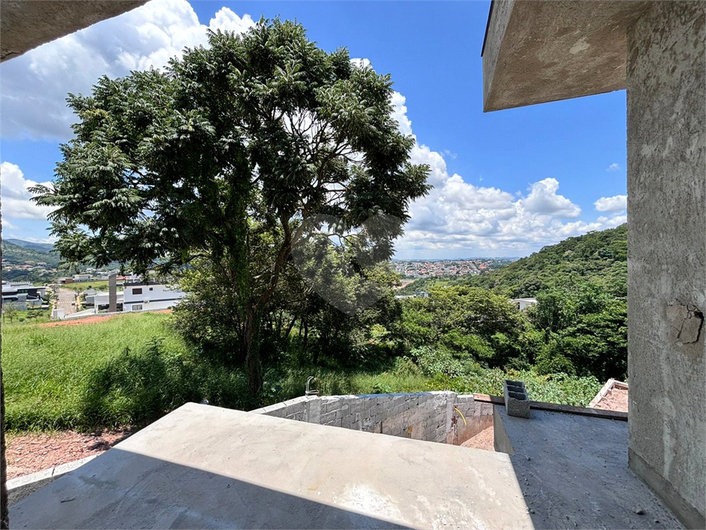 Casa à venda com 4 suítes no condomínio Itapora, Atibaia - SP