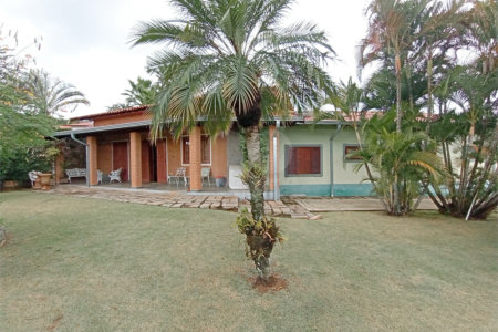 Casa à venda com 4 suítes no condomínio Estância Marambaia, Vinhedo - SP