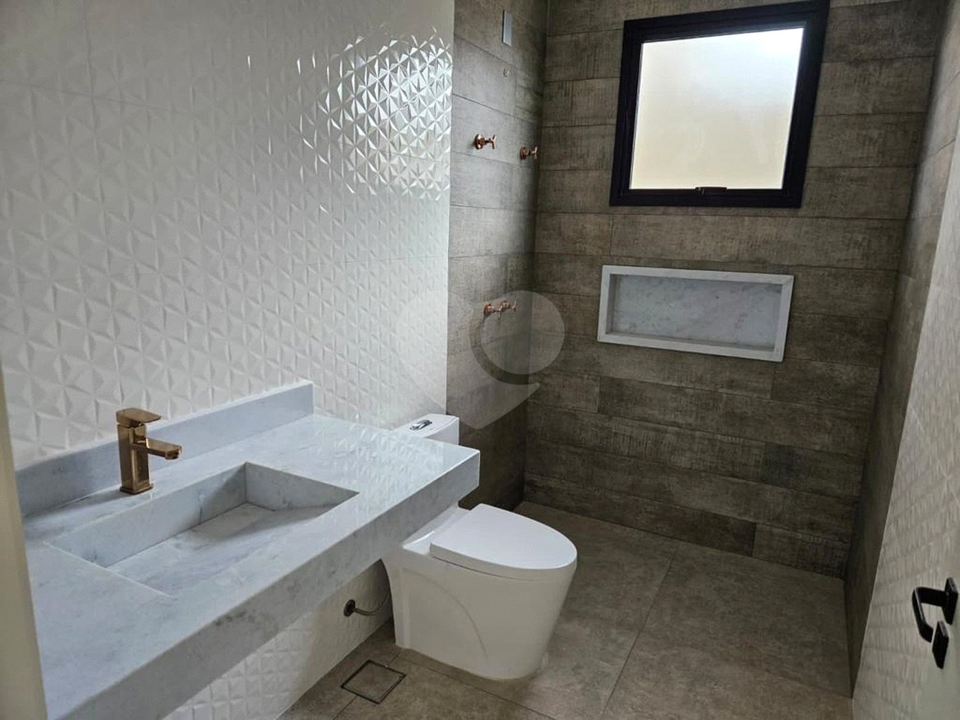 Casa à venda com 3 quartos, sendo 4 suítes, no condomínio Reserva dos Vinhedos, Louveira - SP
