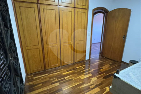 Sobrado à venda com 4 quartos, sendo 1 suíte,  em Jardim Santa Rosa, Araraquara, SP