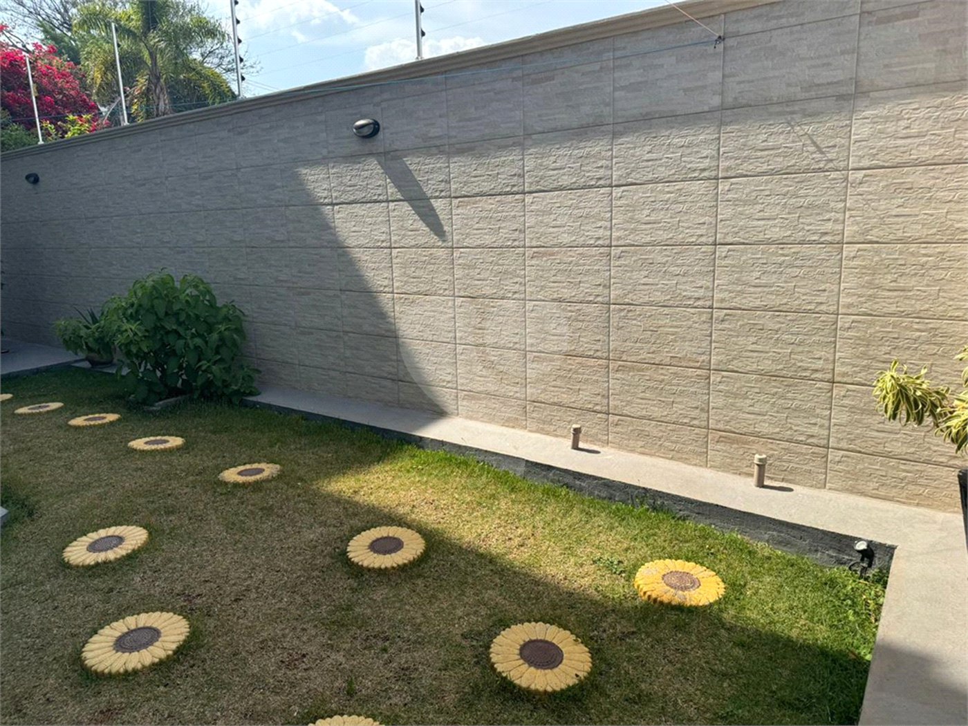 Sobrado à venda com 5 quartos, sendo 3 suítes, em Vila Nivi, São Paulo, SP